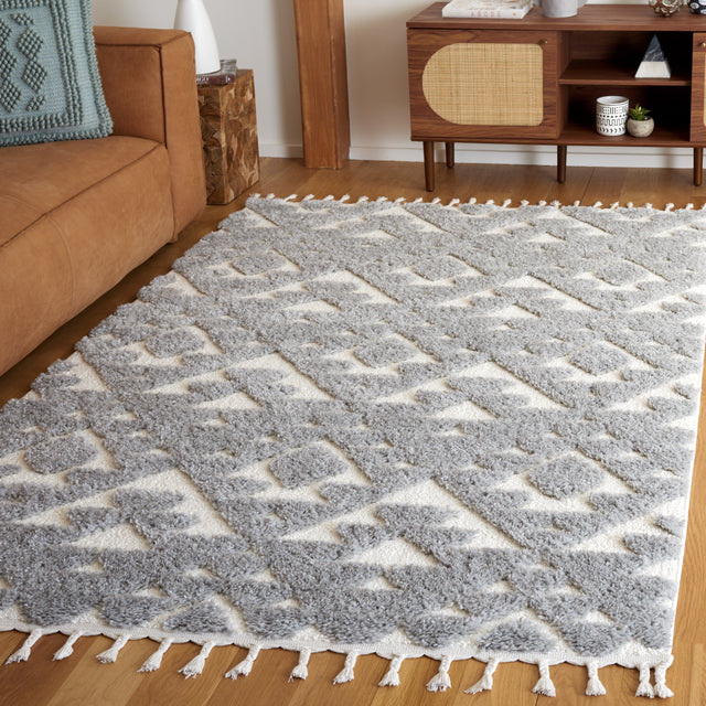 Safavieh Moroccan Tassel Shag Mts688G Grey/Ivory Rug.