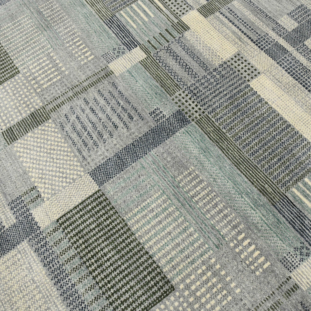 Amer Nashville NAS-4 Platinum area rug - close-up view