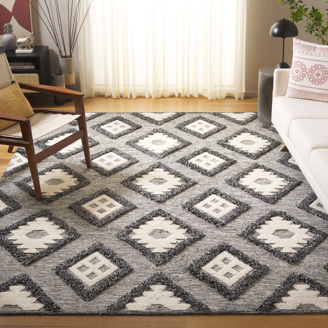 Safavieh Natura Nat203A Black/Ivory Rug.