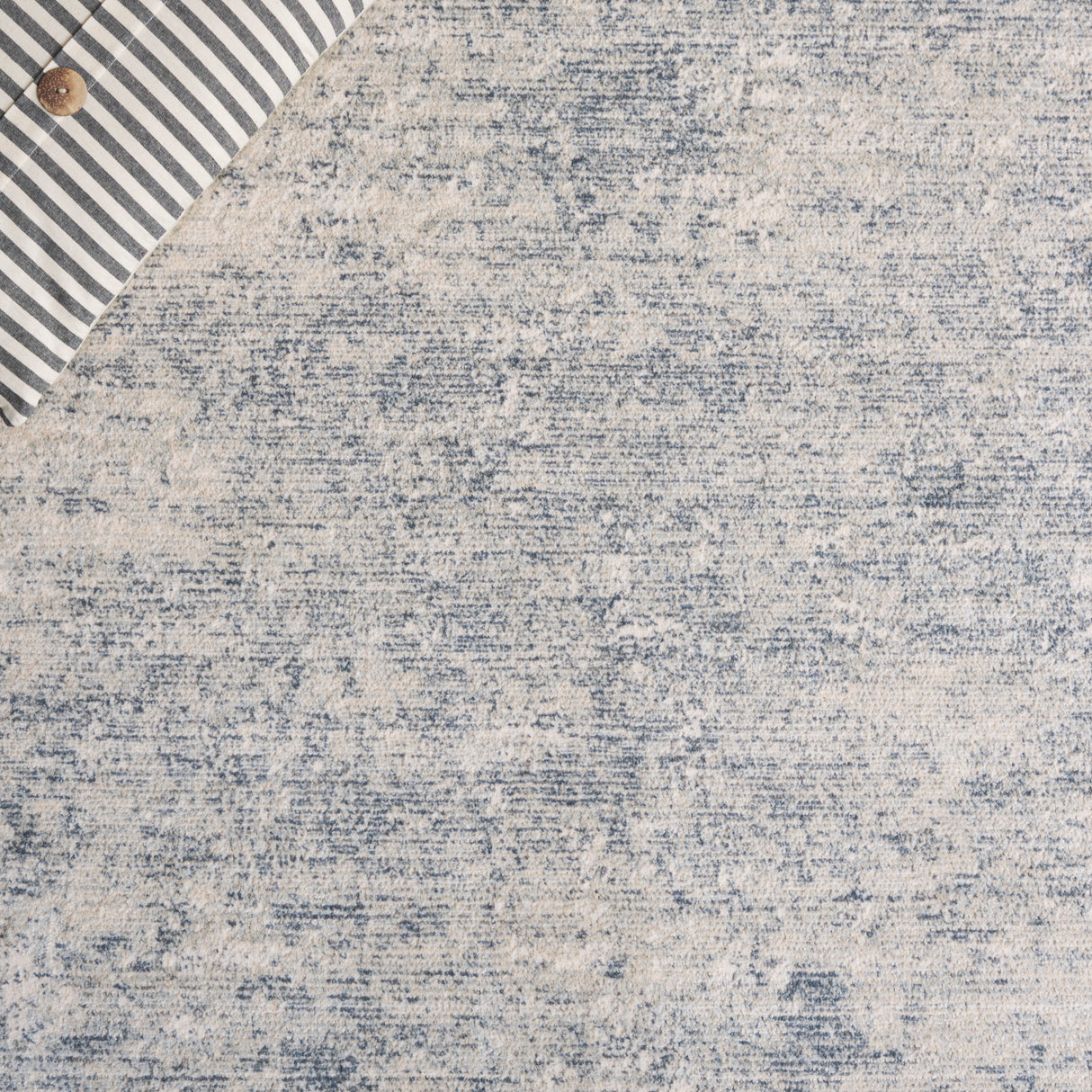 Safavieh Noble Nbl633-7680 Light Blue/Ivory Rug.