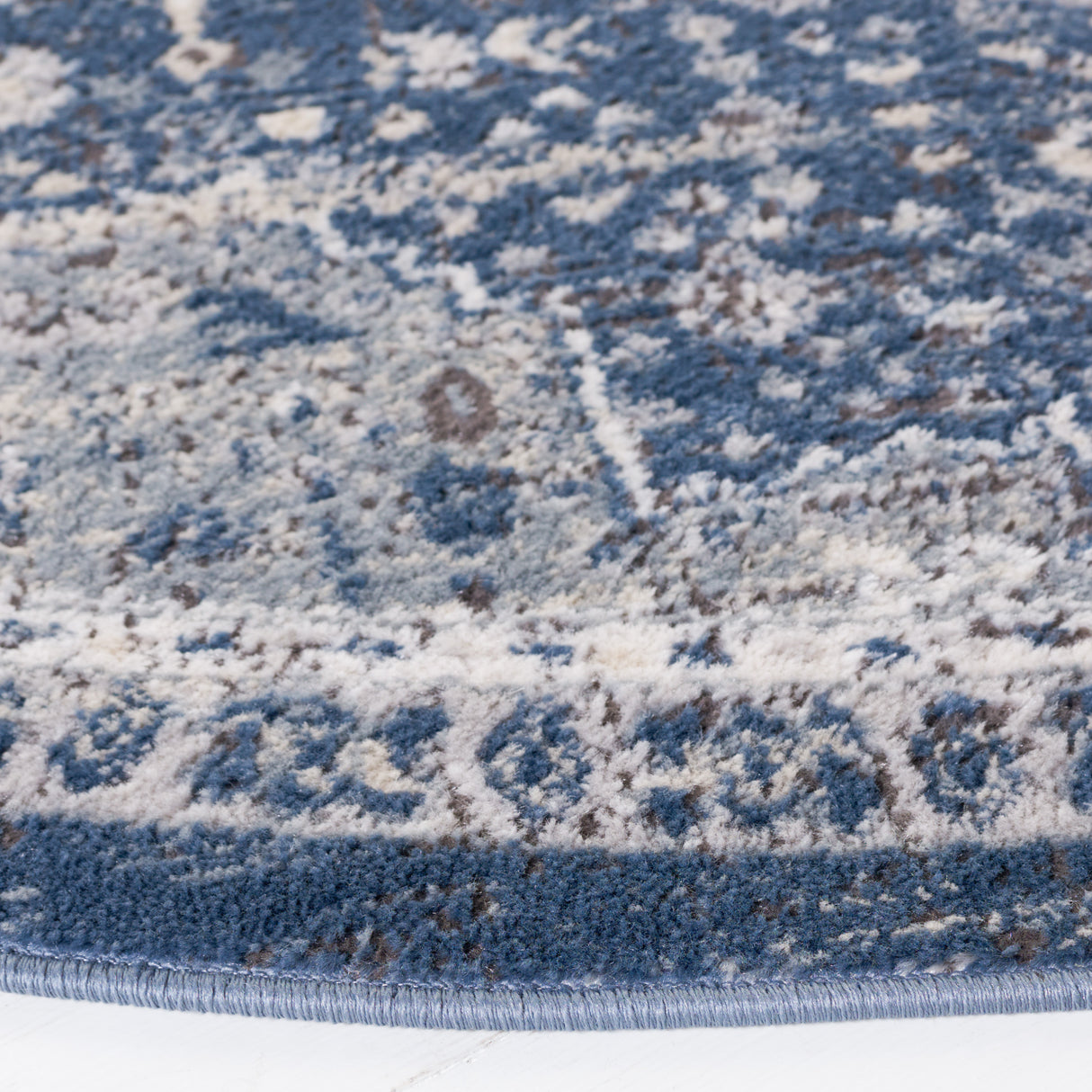 Safavieh Oregon Ore858N Navy/Ivory Rug.