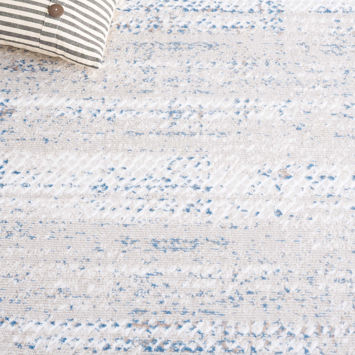 Safavieh Prestige Pte114A Ivory/Blue Rug.