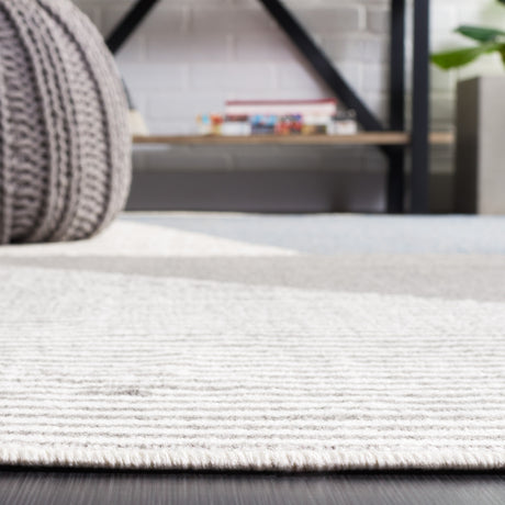 Safavieh Pyramid Pyr220A Ivory/Grey Navy Rug.