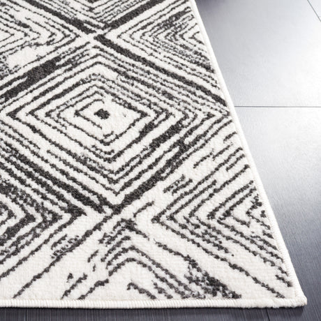 Safavieh Pyramid Pyr225A Ivory/Black Rug.