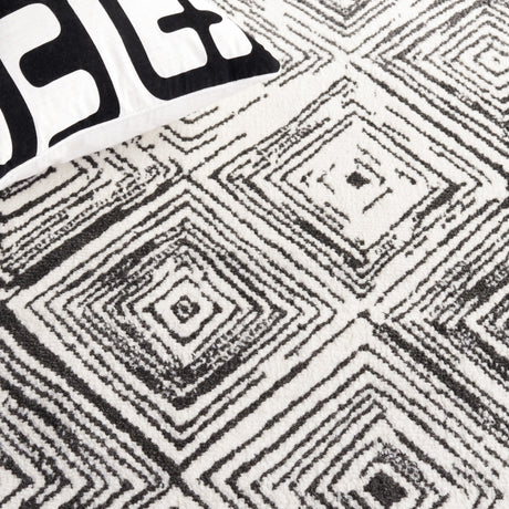 Safavieh Pyramid Pyr225A Ivory/Black Rug.
