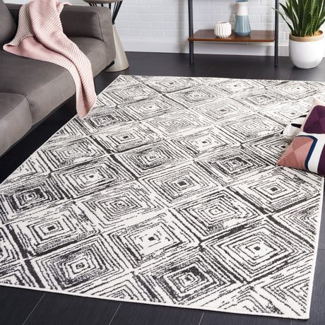 Safavieh Pyramid Pyr225A Ivory/Black Rug.