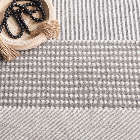 Safavieh Pyramid Pyr244A Ivory/Grey Rug.