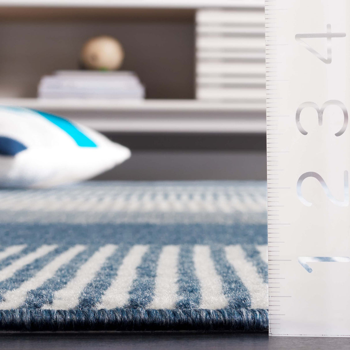 Safavieh Pyramid Pyr244N Navy/Ivory Rug.
