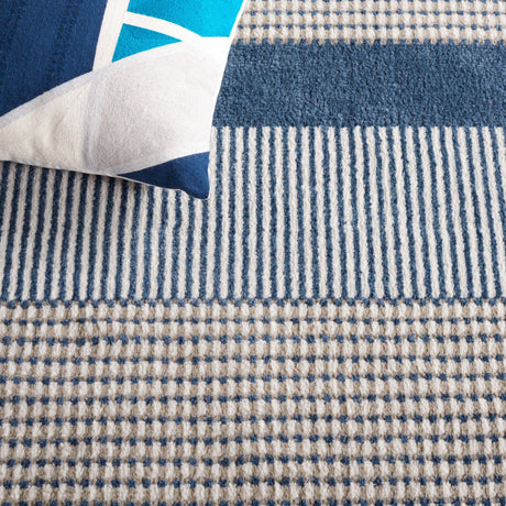 Safavieh Pyramid Pyr244N Navy/Ivory Rug.