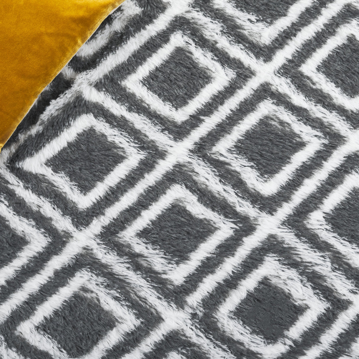 Safavieh Rainbow Shag Rbo102H Charcoal/White Rug.