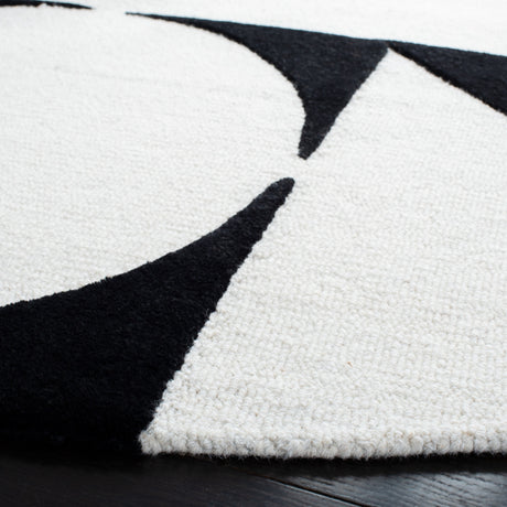 Safavieh Rodeo Drive Rd857A Ivory/Black Rug.