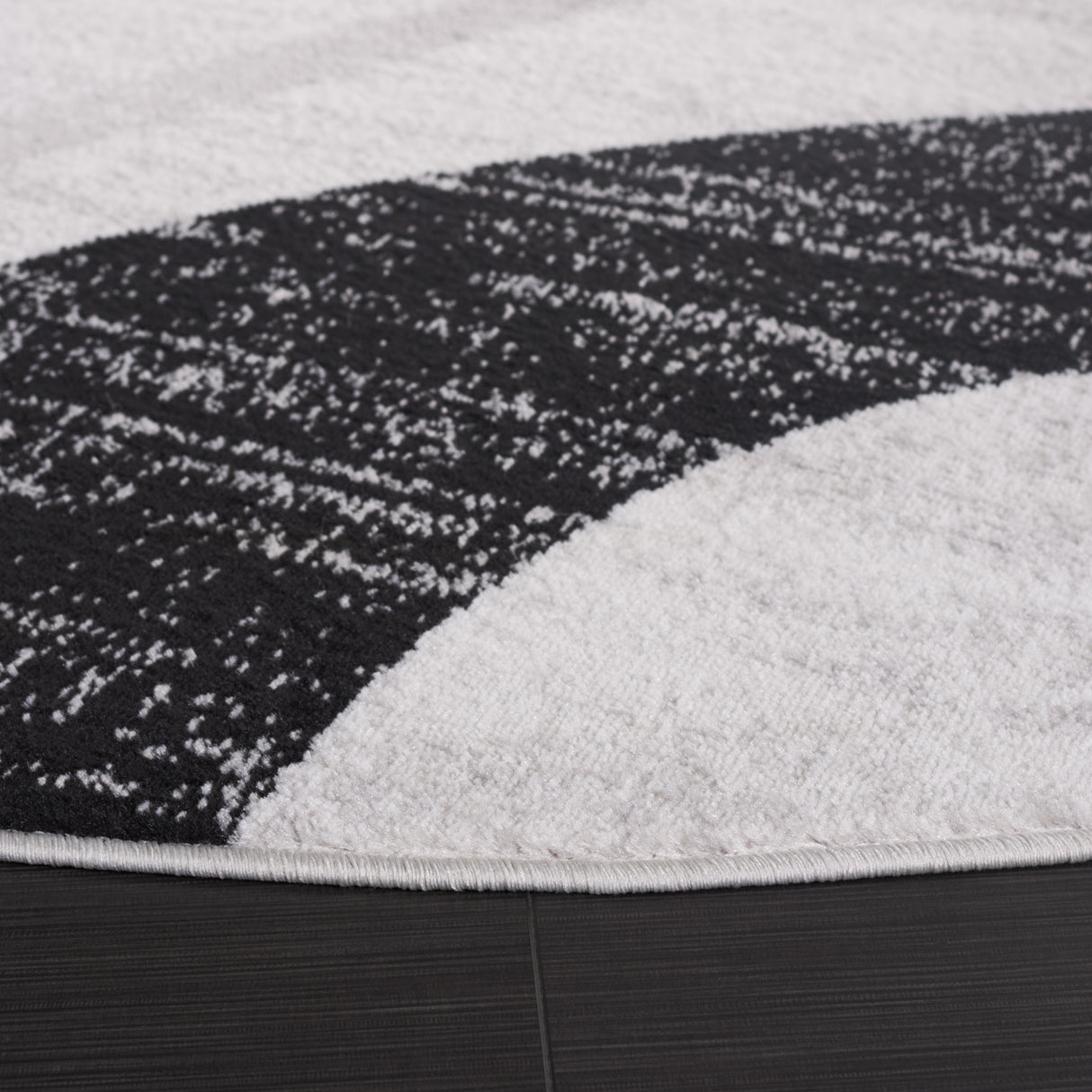Safavieh Skyler Sky115A Ivory Grey/Black Rug.