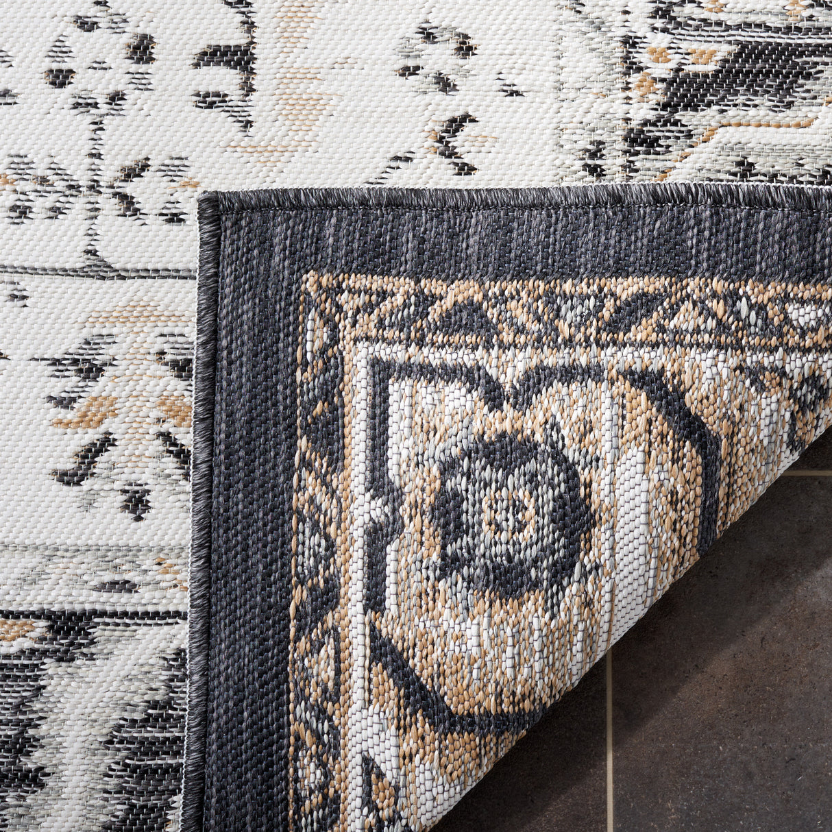 Safavieh Sunrise Sun627A Ivory/Grey Black Rug.