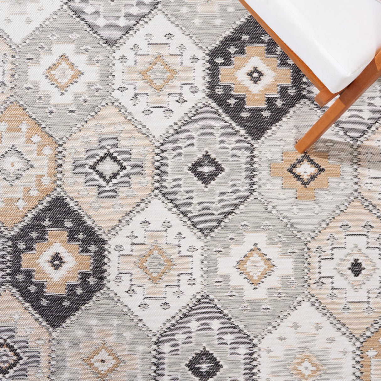 Safavieh Sunrise Sun630A Ivory/Grey Black Rug.
