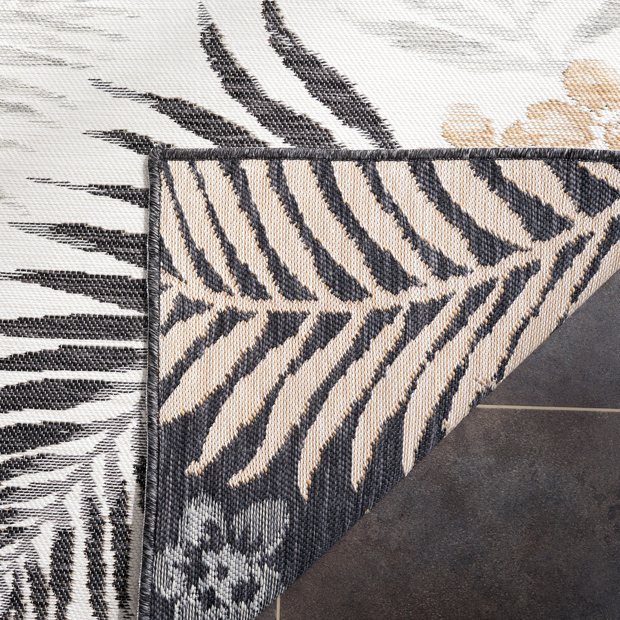 Safavieh Sunrise Sun675B Ivory/Grey Black Rug.