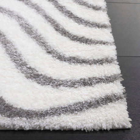 Safavieh Tahoe Shag Tho680F Ivory/Grey Rug.