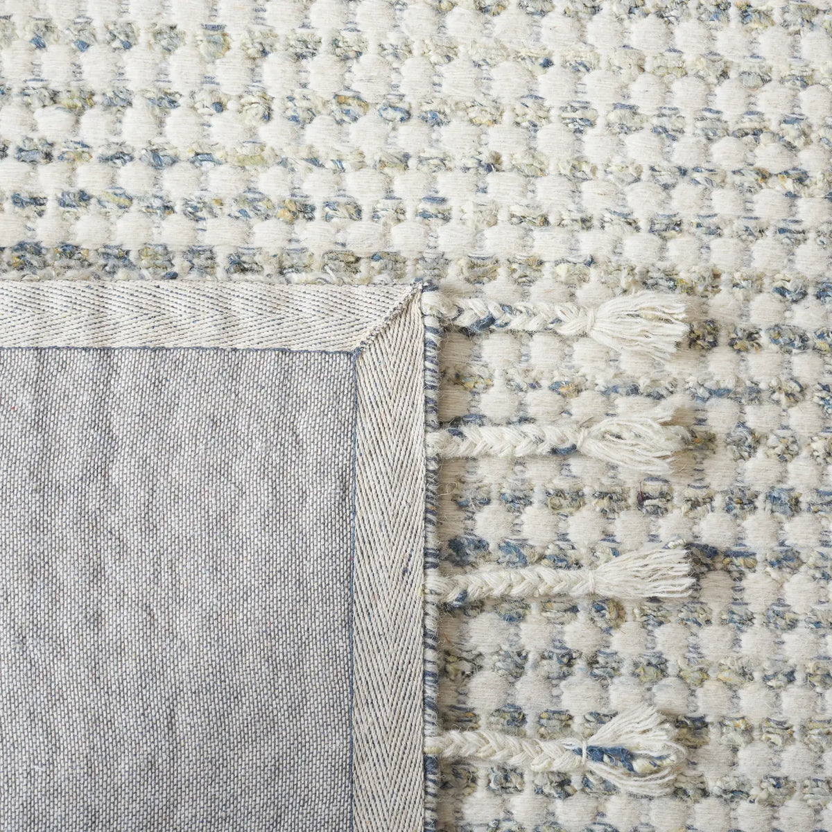 Safavieh Casablanca 4'-0" x 6'-0" Rug in Light Blue / Ivory