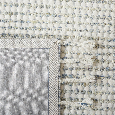 Safavieh Casablanca 4'-0" x 6'-0" Rug in Light Blue / Ivory