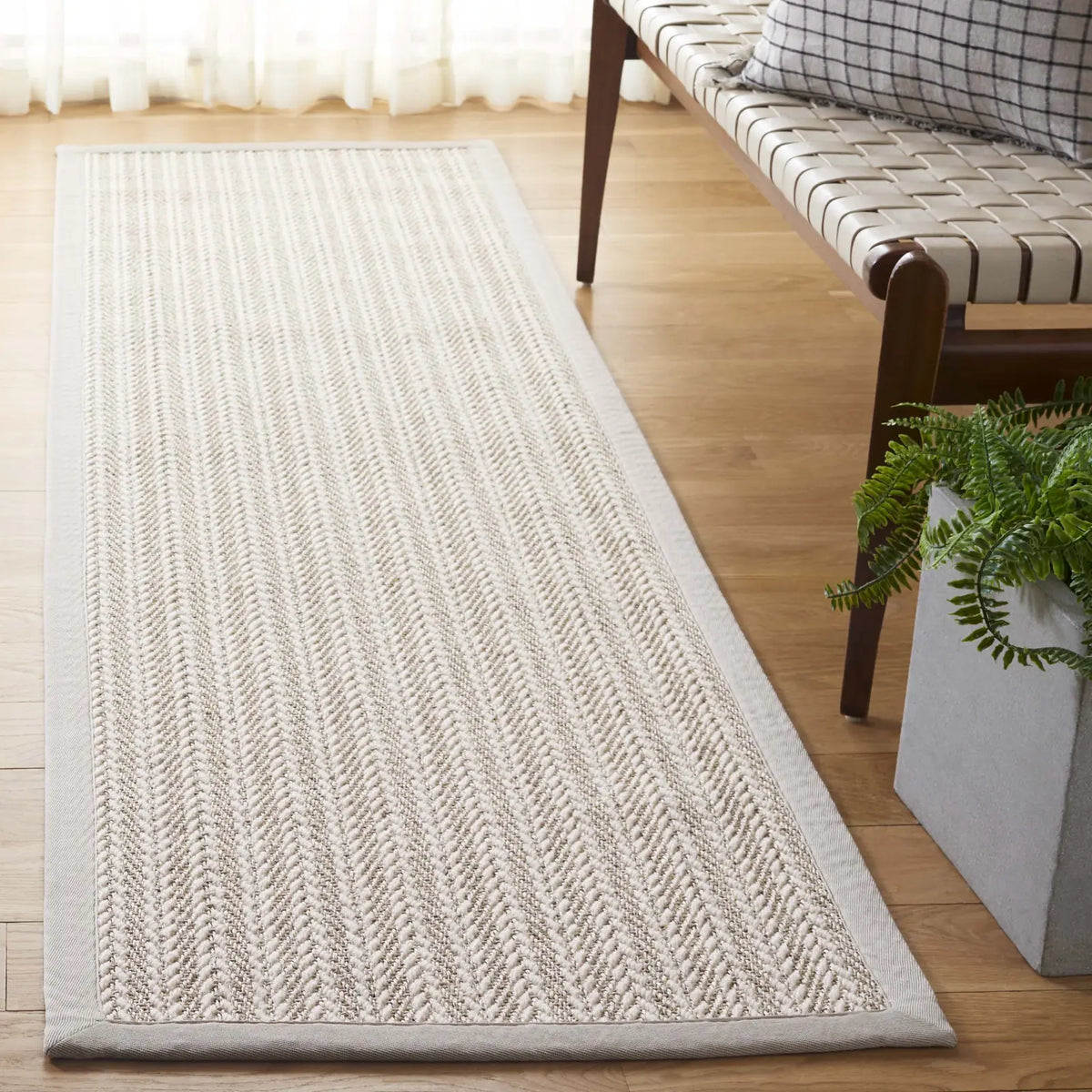 Safavieh Palm Beach 2'-3" x 8'-0" Rug in Ivory