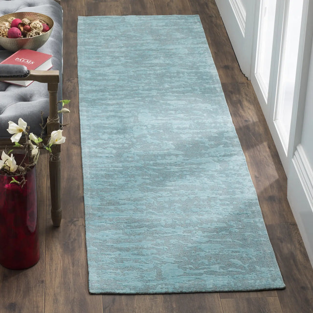 Safavieh Marbella 2'-3" x 6'-0" Rug in Blue / Turquoise