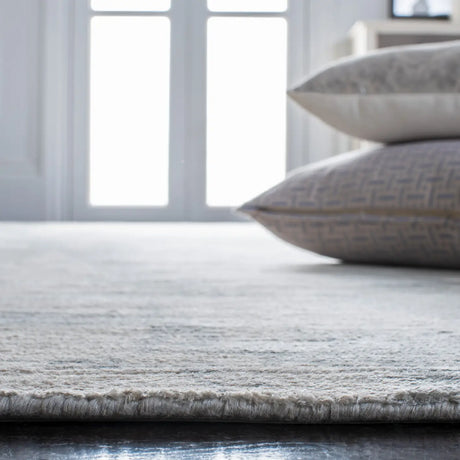 Safavieh Tibetan 8'-0" x 10'-0" Rug in Light Grey