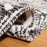 Safavieh Montauk 5'-0" x 8'-0" Rug in Black / Ivory