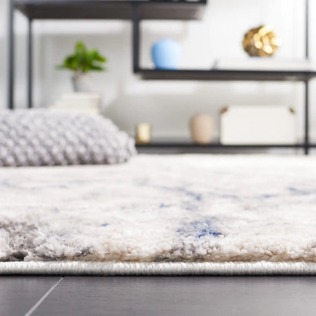 Safavieh Petra 4'-0" x 6'-0" Rug in Ivory / Light Grey