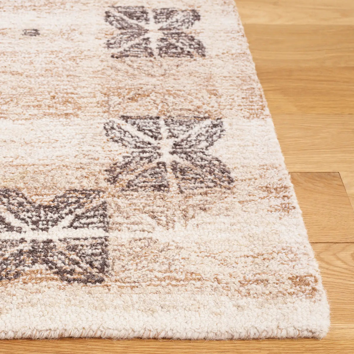 Safavieh Ebony 4'-0" x 6'-0" Rug in Gold / Beige