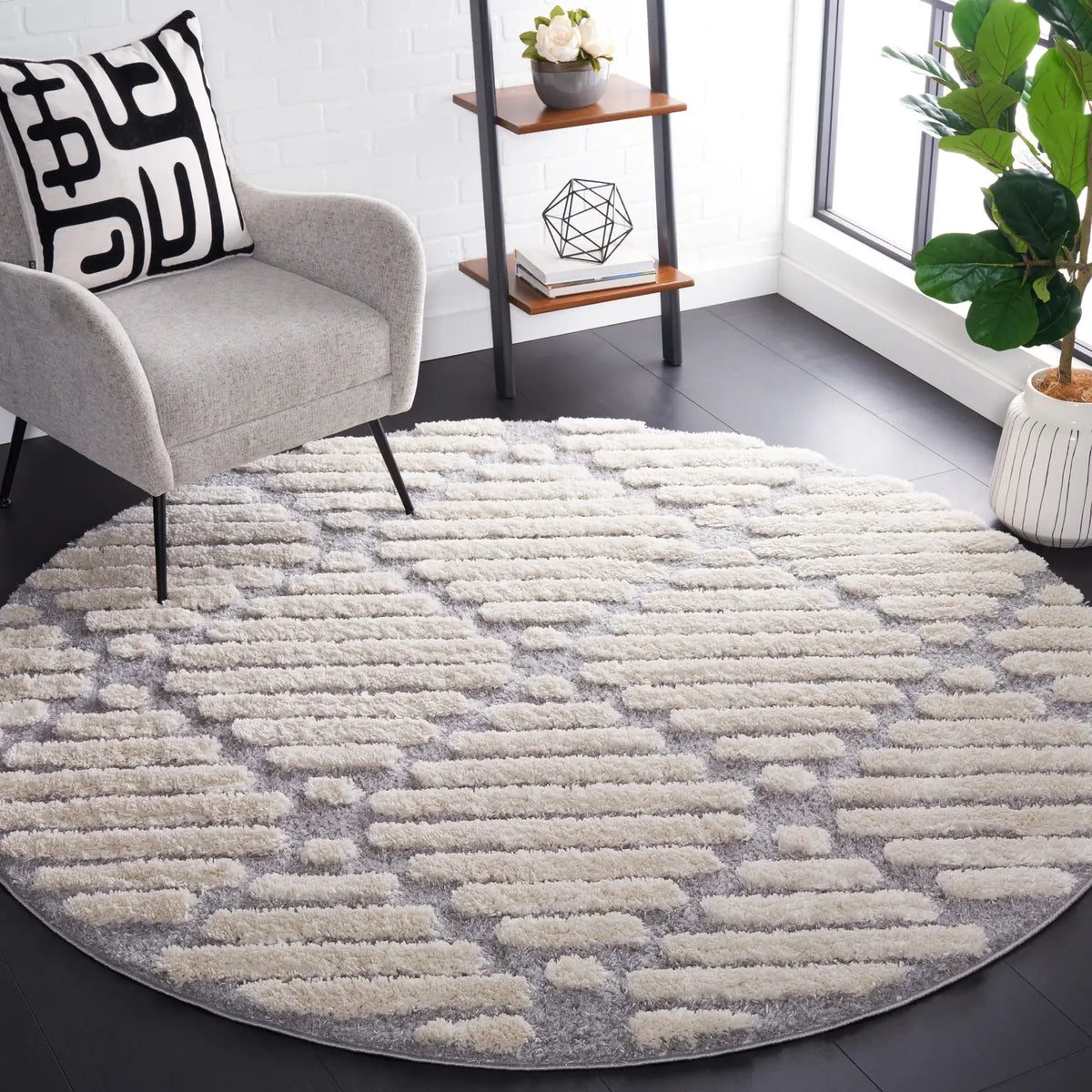 Safavieh Hi-Lo Shag 6'-7" x 6'-7" Rug in Grey / Beige