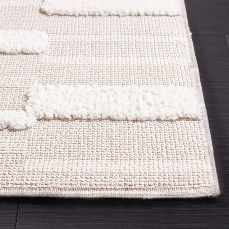 Safavieh Trends 4'-0" x 6'-0" Rug in Beige / Ivory