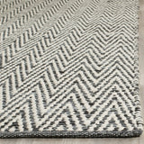 Safavieh Montauk 5'-0" x 7'-0" Rug in Ivory / Dark Grey