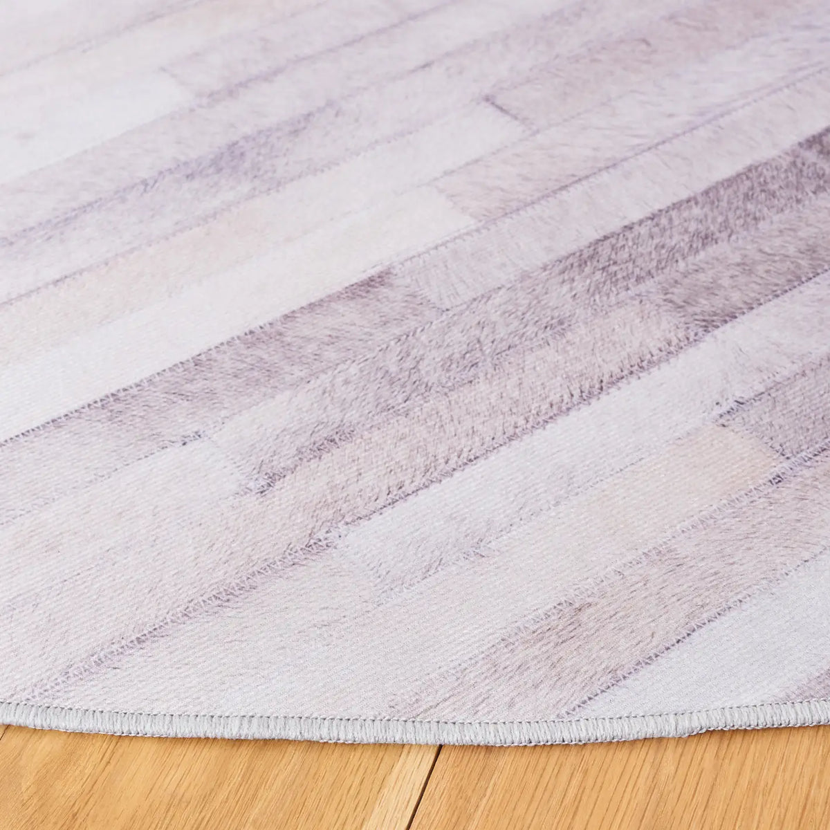Safavieh Faux Hide 6'-0" x 6'-0" Rug in Ivory / Grey