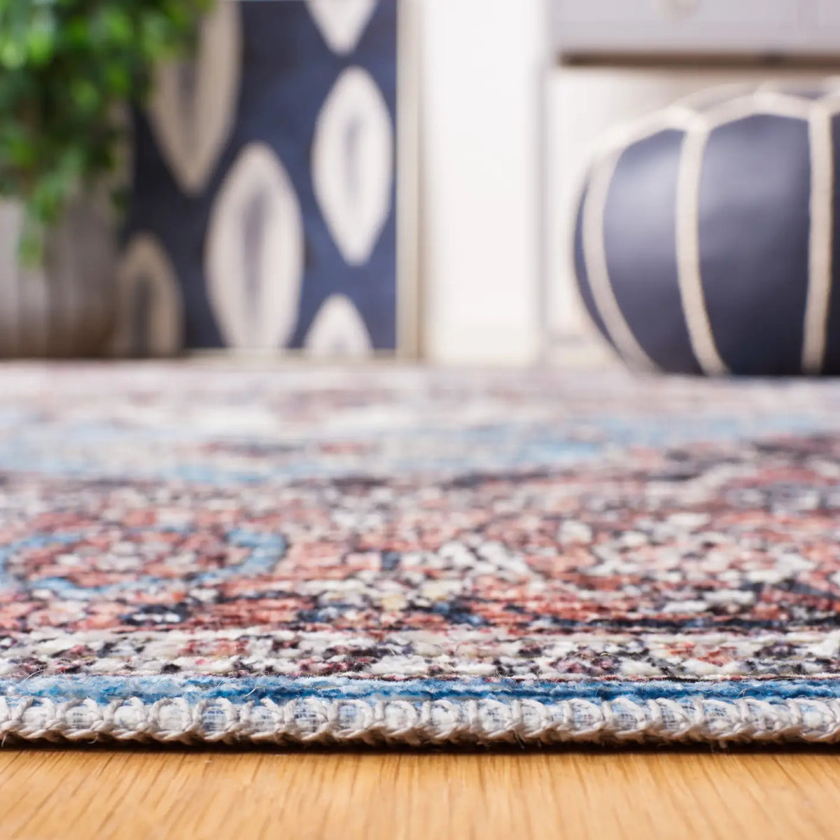 Safavieh Serapi 4'-0" x 6'-0" Rug in Blue / Rust
