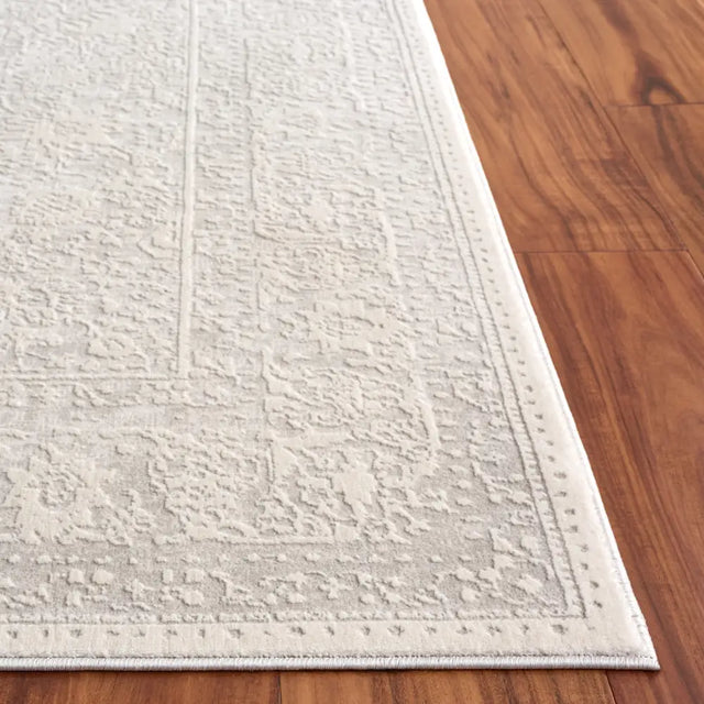 Safavieh Reflection 5'-1" x 7'-6" Rug in White / Ivory