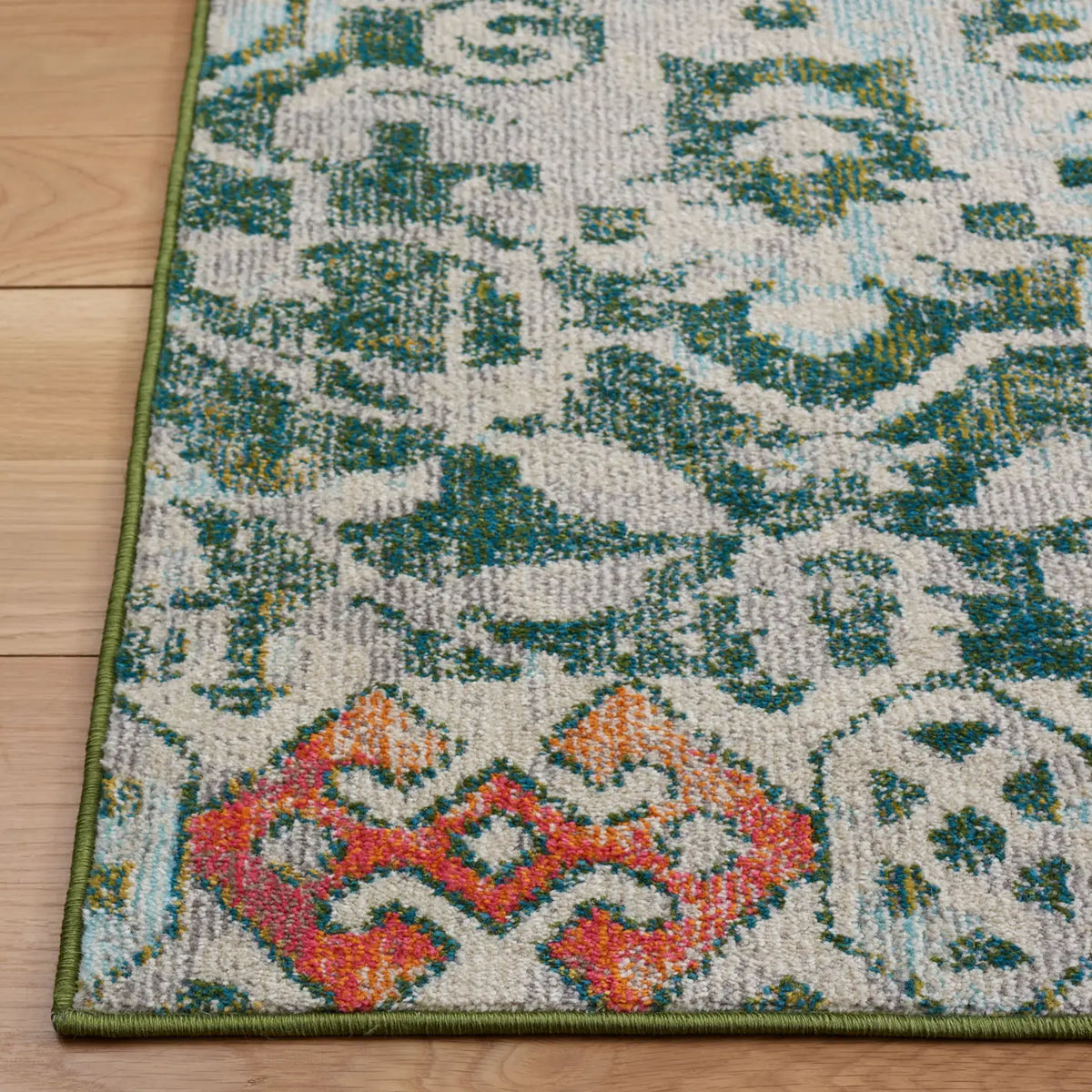 Safavieh Madison 4'-0" x 6'-0" Rug in Green / Ivory
