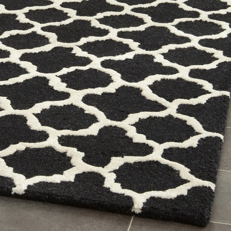 Safavieh Cambridge 5'-0" x 8'-0" Rug in Black / Ivory