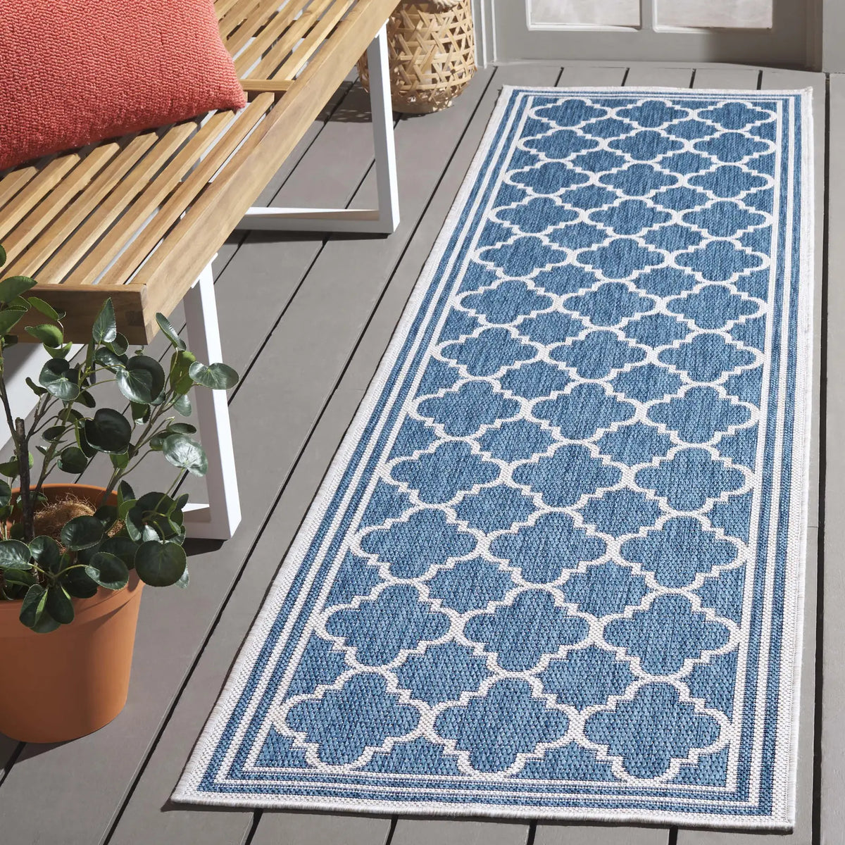 Safavieh Beach House 2'-2" x 10'-0" Rug in Blue / Ivory