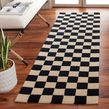 Safavieh Martha Stewart 2'-3" x 8'-0" Rug in Black / Beige