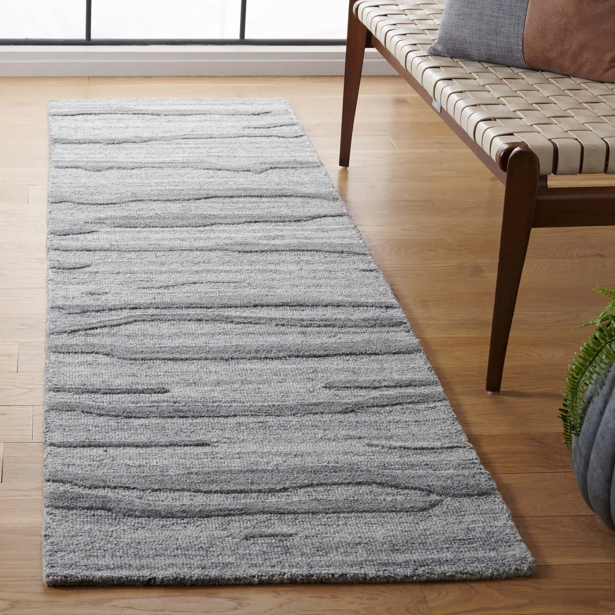 Safavieh Abstract 2'-3" x 8'-0" Rug in Grey