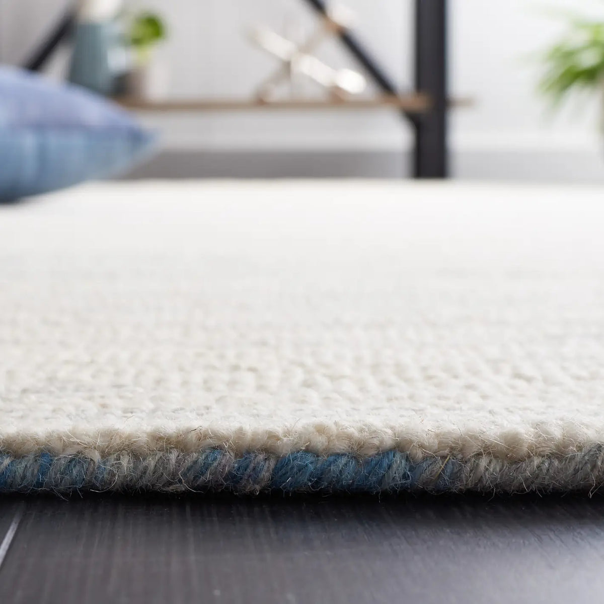 Safavieh Abstract 4'-0" x 6'-0" Rug in Ivory / Dark Blue