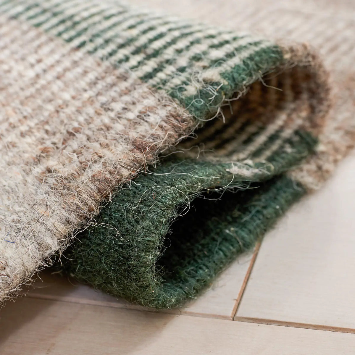 Safavieh Dhurries 4'-0" x 6'-0" Rug in Green / Grey