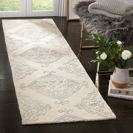 Safavieh Glamour 2'-3" x 8'-0" Rug in Ivory / Silver