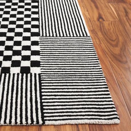 Safavieh Genre 4'-0" x 6'-0" Rug in Black / Ivory