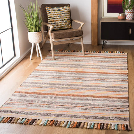 Safavieh Montauk 5'-0" x 8'-0" Rug in Beige / Multi