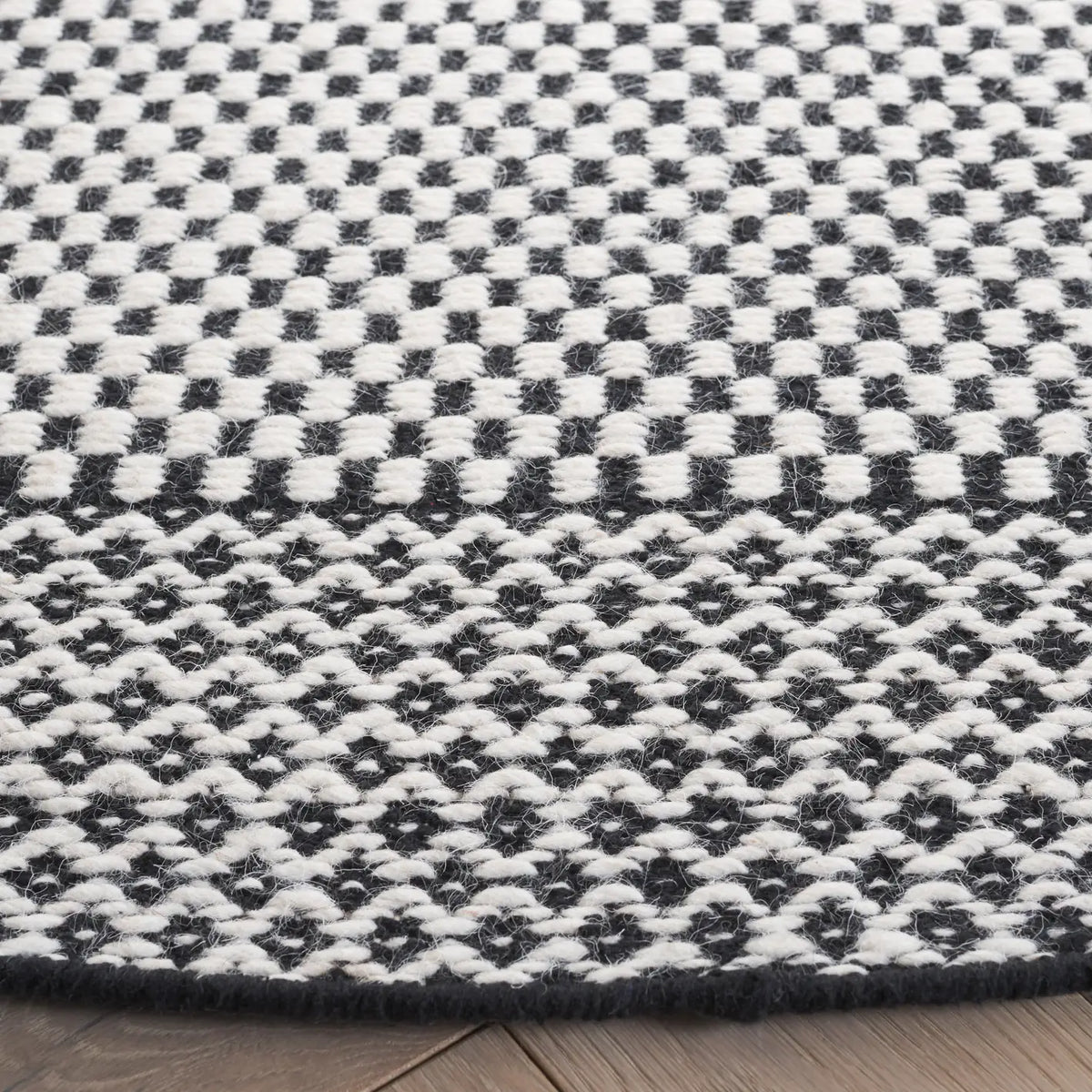 Safavieh Vermont 6'-0" x 6'-0" Rug in Black / Ivory