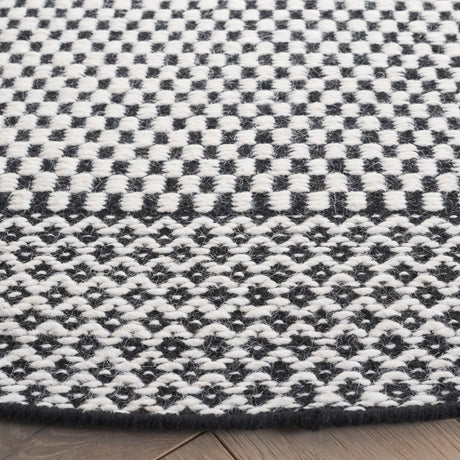 Safavieh Vermont 6'-0" x 6'-0" Rug in Black / Ivory
