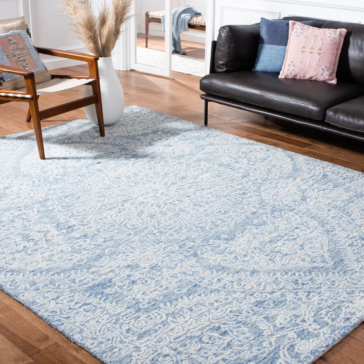 Safavieh Metro 6'-0" x 9'-0" Rug in Blue / Ivory