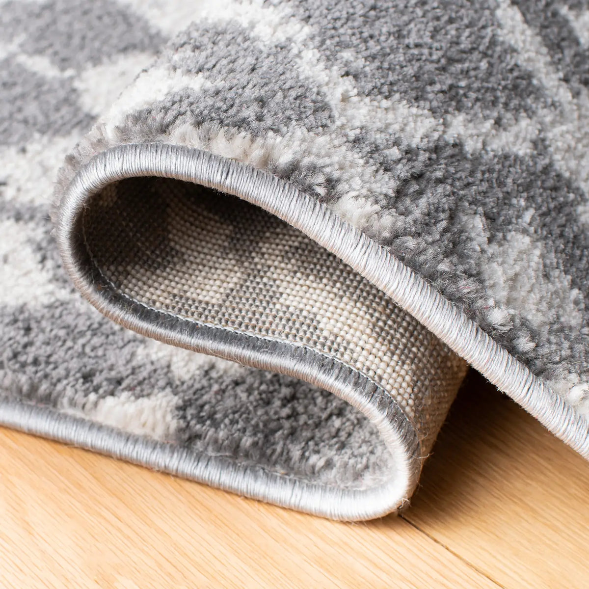 Safavieh Mercer 4'-0" x 6'-0" Rug in Grey / Cream