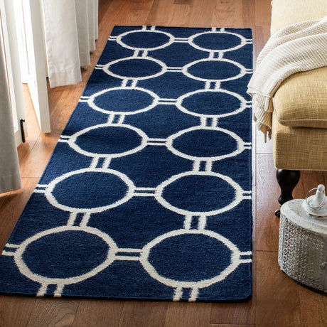 Safavieh Dhurries 2'-6" x 8'-0" Rug in Navy / Ivory