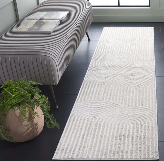 Safavieh Maya 2'-0" x 8'-0" Rug in Taupe / Ivory